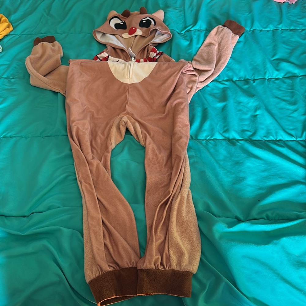 Kids Rudolph pjs - Picture 2 of 2